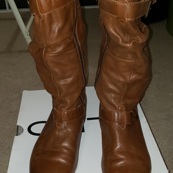 Boots - Picture 3 of 9